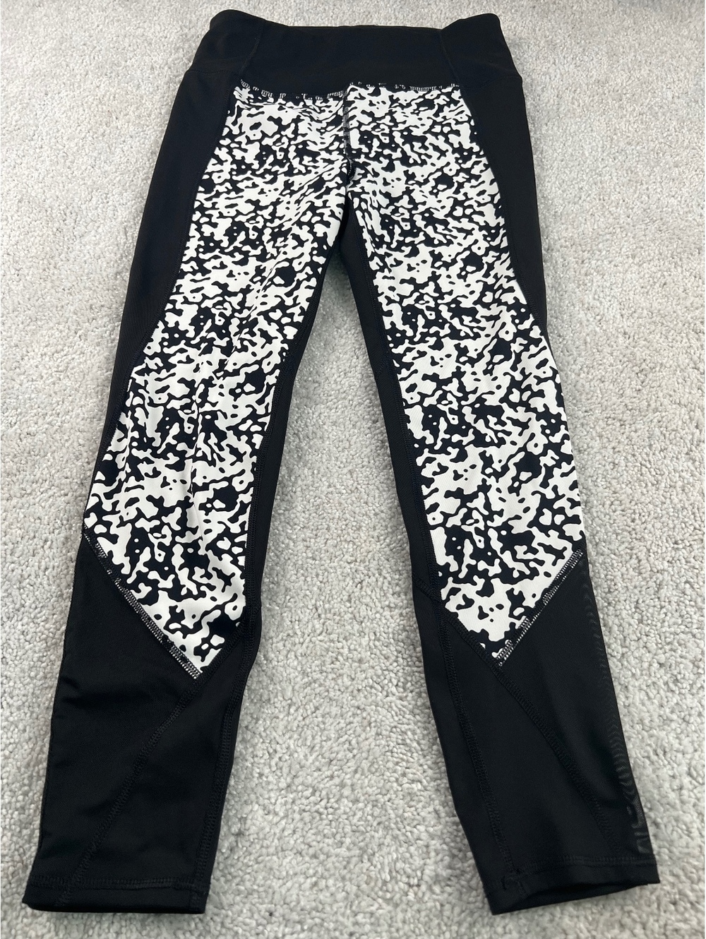 AVIA Women’s XS/S Black White Geometric Athletic Performance Leggings